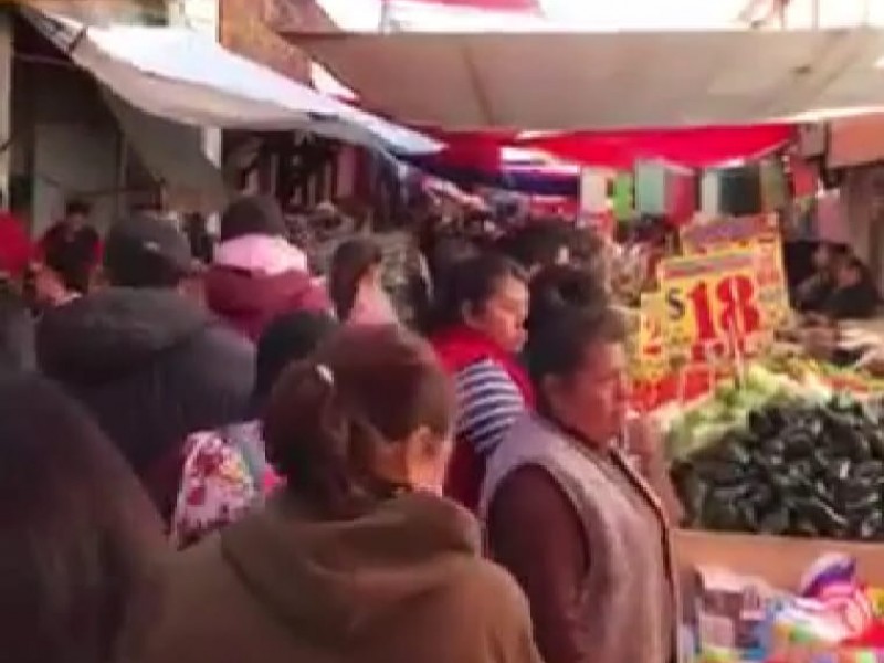 Tianguis de Santiago Tianguistenco se desarrolla pese a contingencia