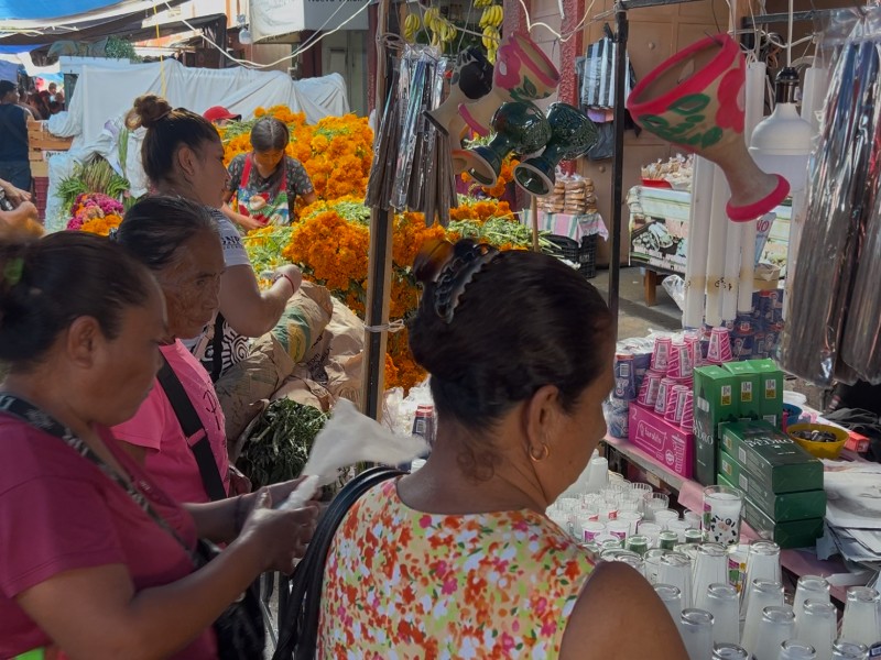 Tianguis del Día de Muertos en Zihuatanejo reporta ventas regulares Tianguis del Día de Muertos en Zihuatanejo reporta ventas regulares