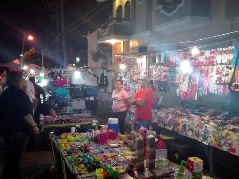 Tianguis nocturnos se adaptan a nuevo horario de las 8pm