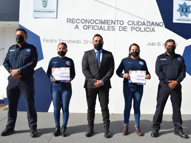Tianguistas reconocen labor de policías de Pedro Escobedo