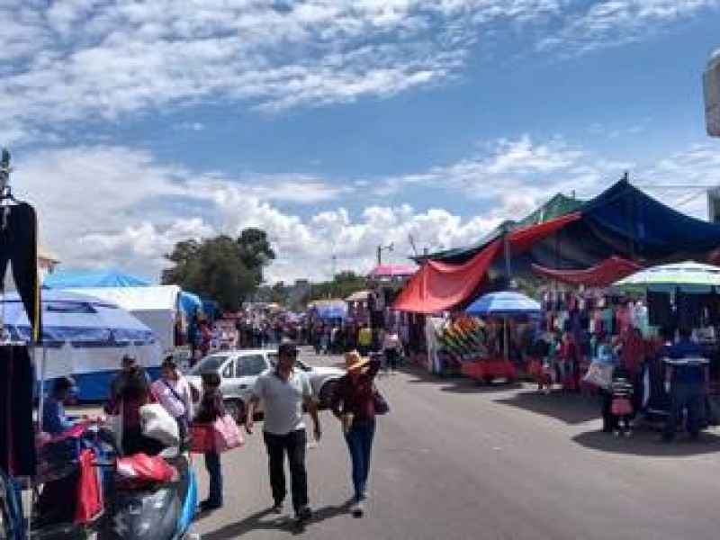 Tianguistas tehuacaneros sufre por cierre de mercados