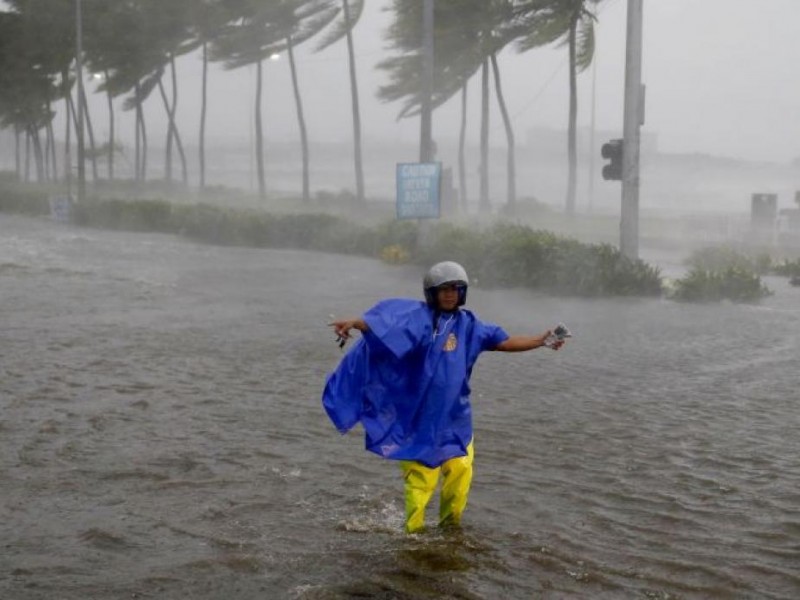 Tifón Mangkhut deja 12 muertos en Filipinas