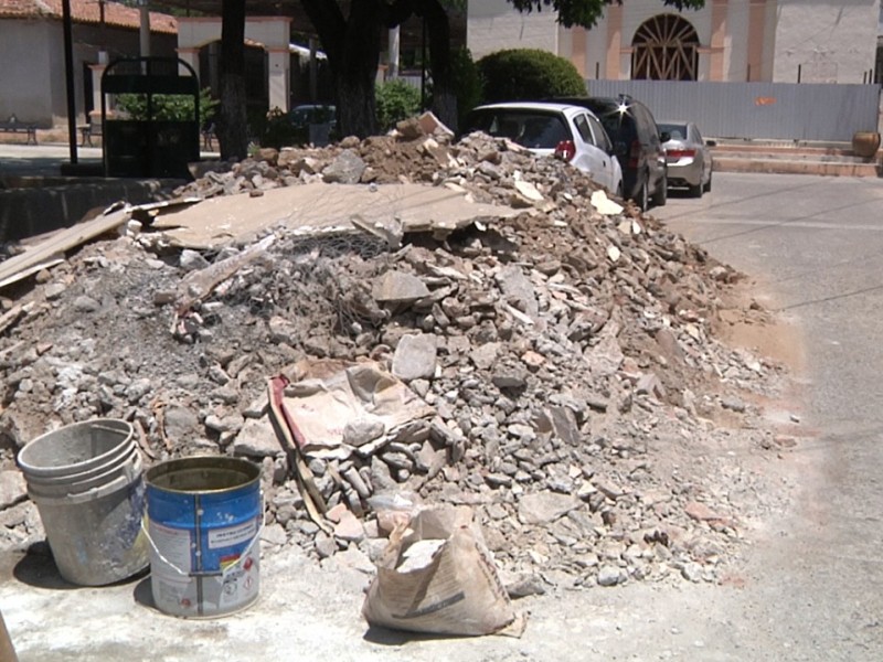 Tira de escombros, un mal social en Tehuantepec
