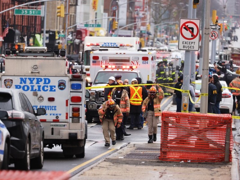Tiroteo deja varios heridos en metro de Nueva York