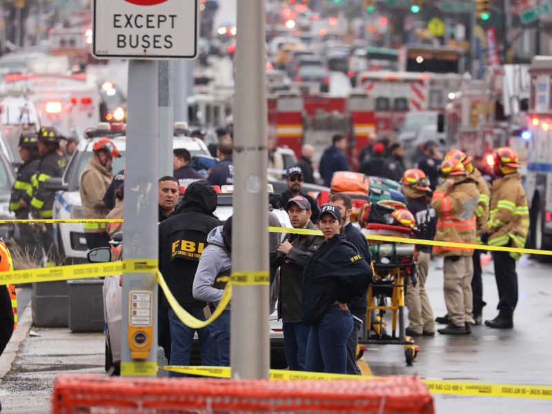 Tiroteo en metro de Nueva York deja varios heridos