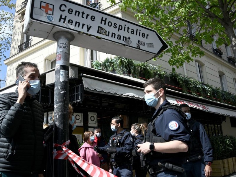 Tiroteo París: Un muerto y un herido frente a hospital