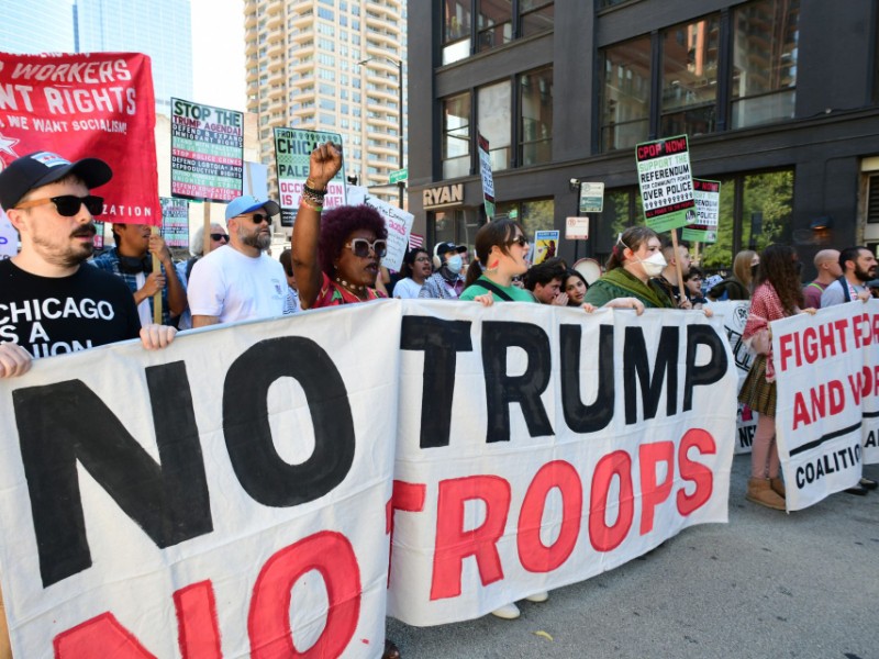 Tiroteos en Chicago aumentan mientras Trump amenaza con militarizarla