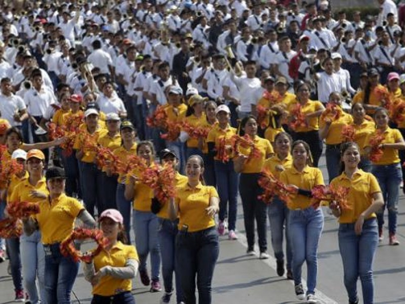 Titular de Segob presente en Desfile conmemorativo