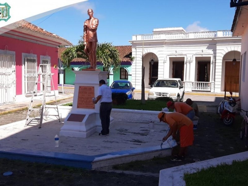 Tlacotalpan cometió error al intervenir estatua de Agustín Lara