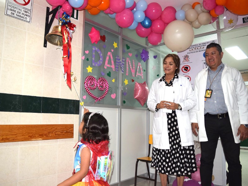 Tocan campana de la victoria; tres pequeños superan cáncer en Nayarit