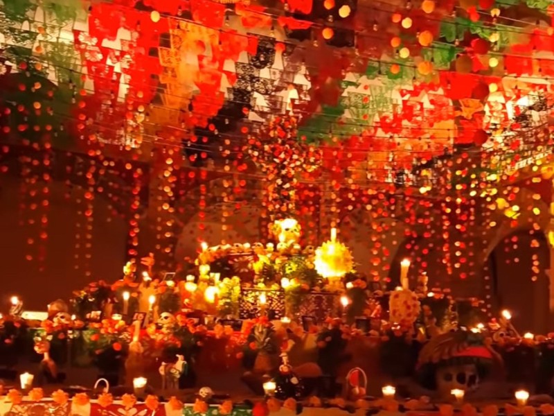 Todo listo para la inauguración del Mega altar de muertos