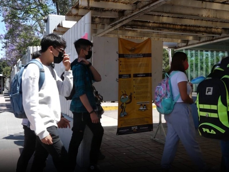 Todo sigue igual, reclaman alumnas de Prepa Oficial