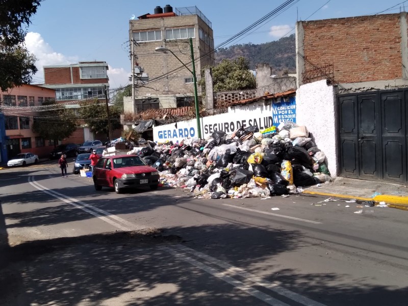 Toluca sigue en varias colonias con cerros de basura