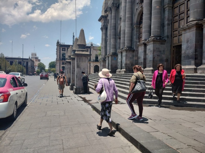 TOLUCA SUFRE OLA DE CALOR  ADULTOS MAYORES Y NIÑOS LOS MÁS AFECTADOS