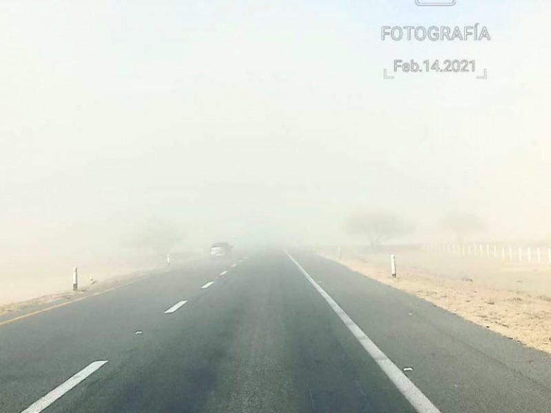 Tolvaneras en la autopista Guadalajara-Colima, desvían tráfico