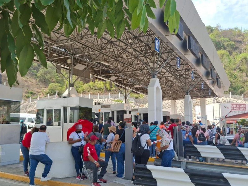 Toma Ceteg caseta La Venta; dan libre peaje