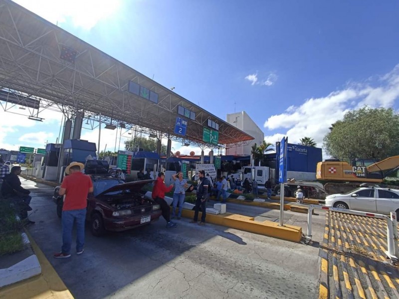 Toma de casetas y bloqueos carreteros este viernes