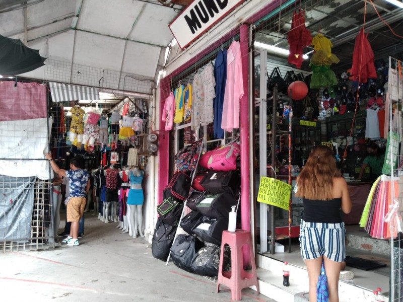 Sorprende medidas de semáforo rojo a comerciantes en Salina Cruz