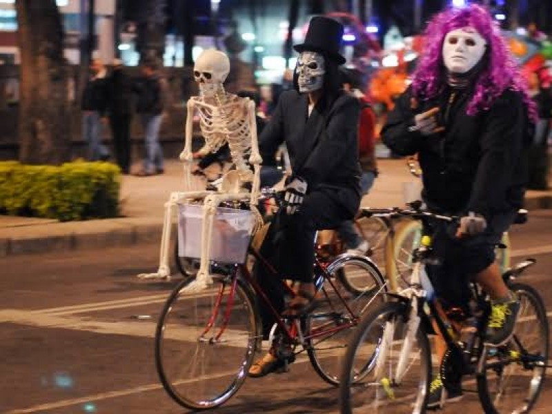 Toma Precauciones: Paseo Nocturno en Bicicleta