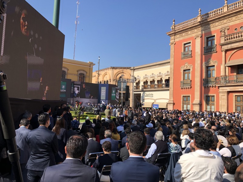 Toma protesta Ale Gutiérrez en León