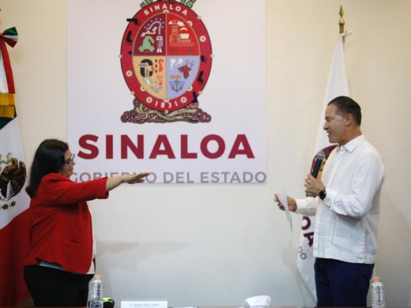 Toma protesta Gobernador a directora de ISMujeres Laura González