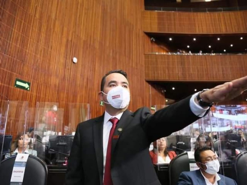 Toma protesta Heriberto Aguilar como legislador reelecto