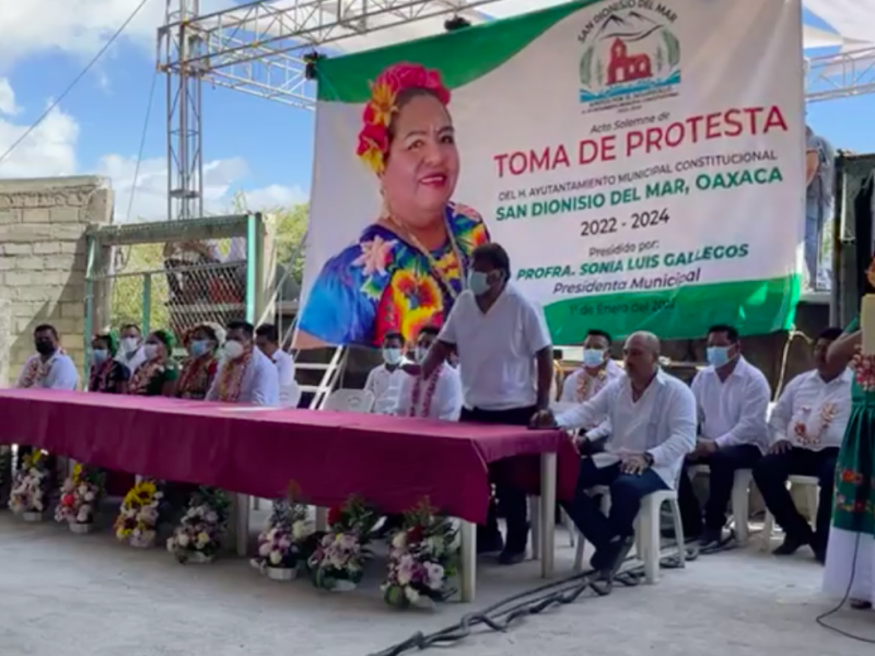 Toma protesta la presidenta municipal de San Dionisio del Mar