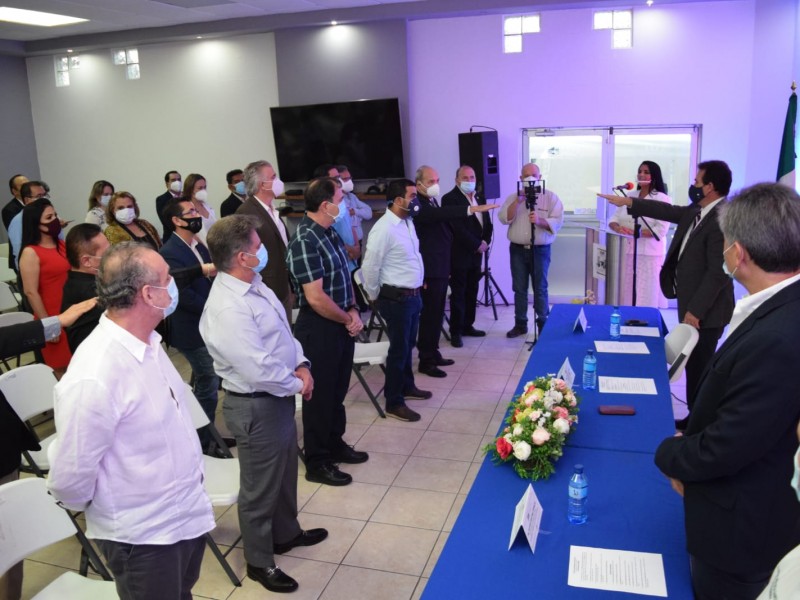 Toma protesta nueva mesa directiva del CESNAV