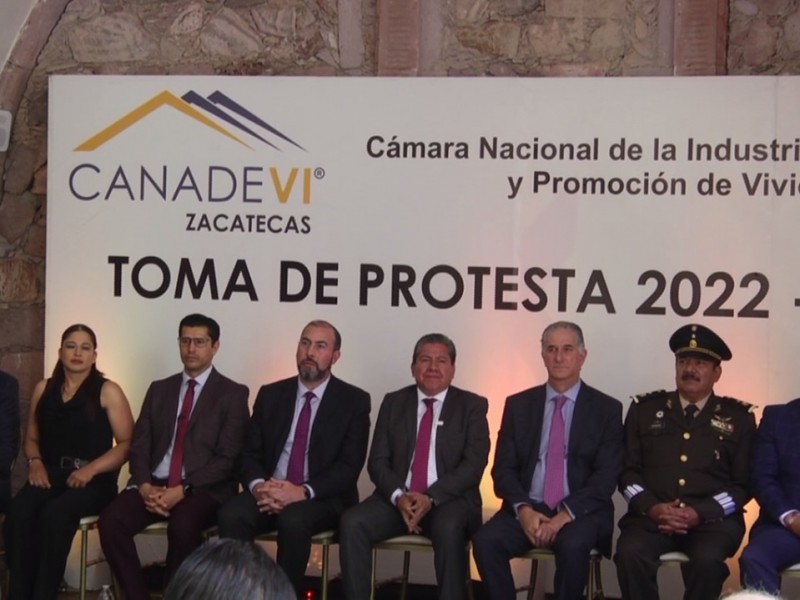 Toma protesta nuevo comité directivo de CANADEVI