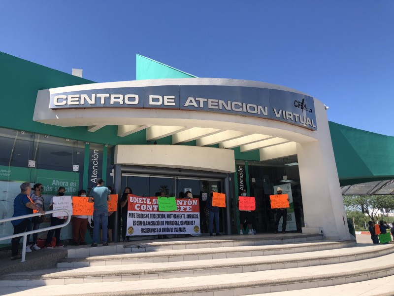 Toma Unión de Usuarios oficinas de CFE en Hermosillo