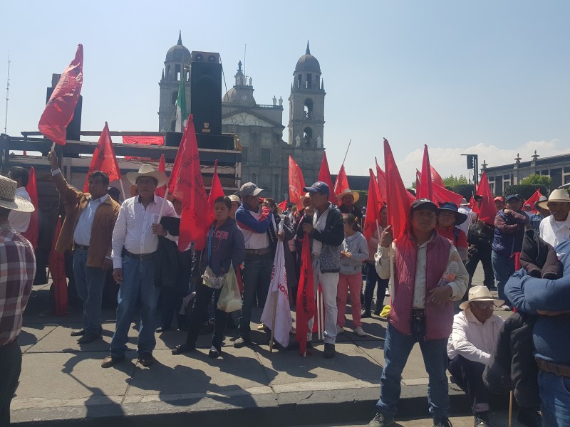 Toman antorchistas centro de Toluca