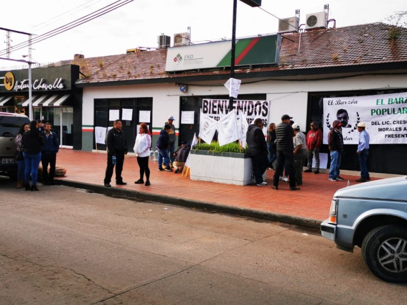 Toman barzonistas instalaciones de financiera rural