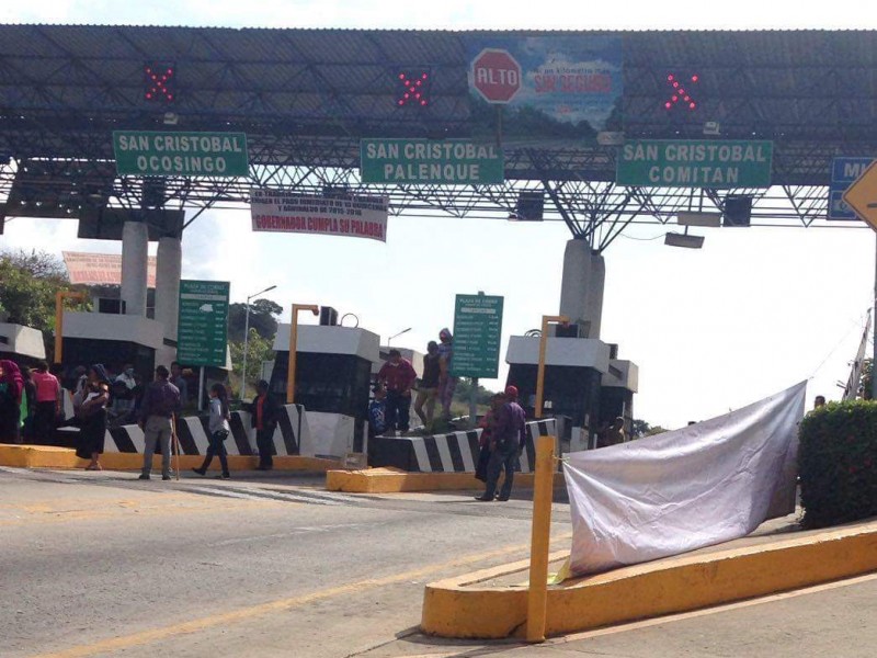 Toman caseta de cobro San Cristóbal-Tuxtla