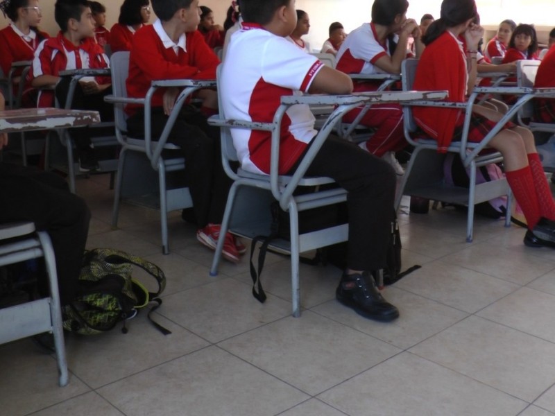 Toman clases en 200 aulas móviles en Guanajuato
