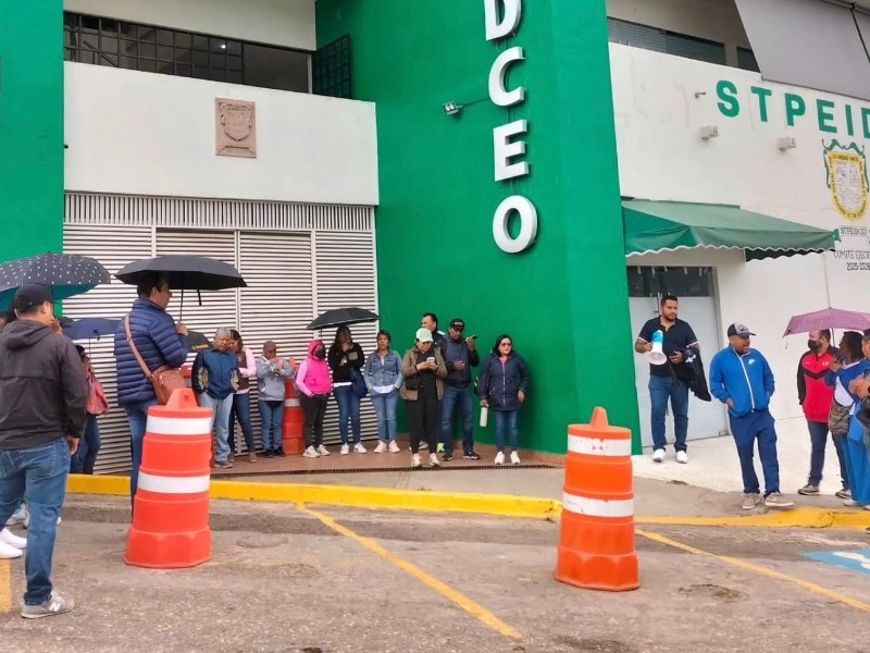 Toman edificio trabajadores sindicalizados exigen derechos laborales