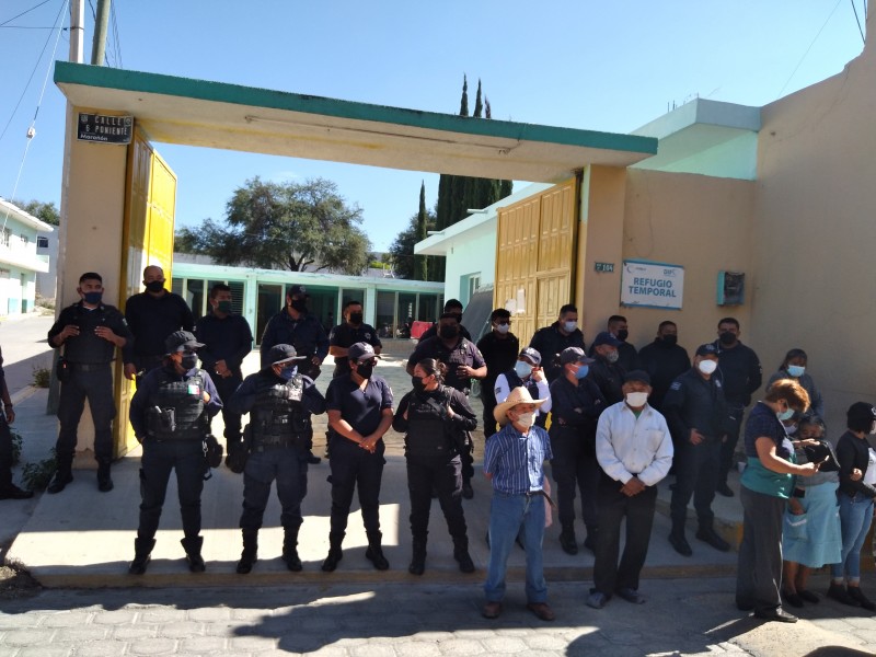 Toman ejidatarios toman oficinas ejidales con policia; Miahuatlán