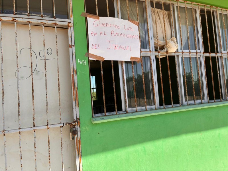 Toman escuelas en Jitzámuri; exigen subestación eléctrica para telebachillerato