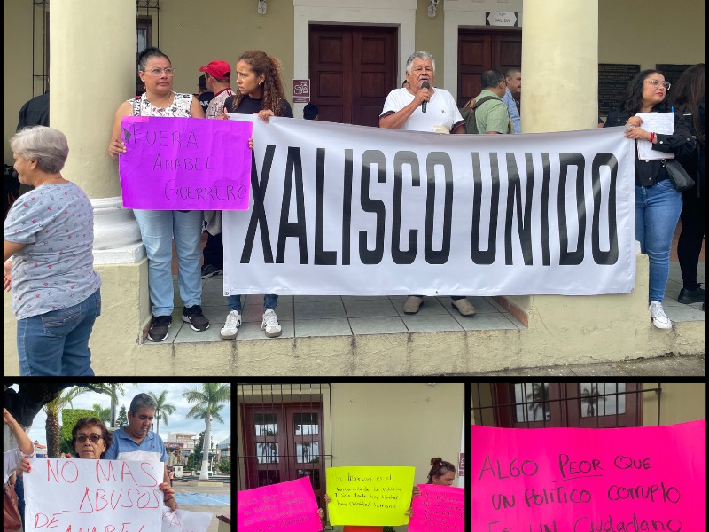 Toman habitantes de Xalisco presidencia municipal, exigen desafuero de alcaldesa