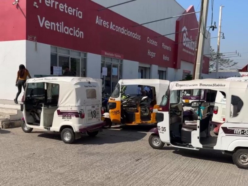 Toman instalaciones de boxito; exigen indemnización de ex trabajador