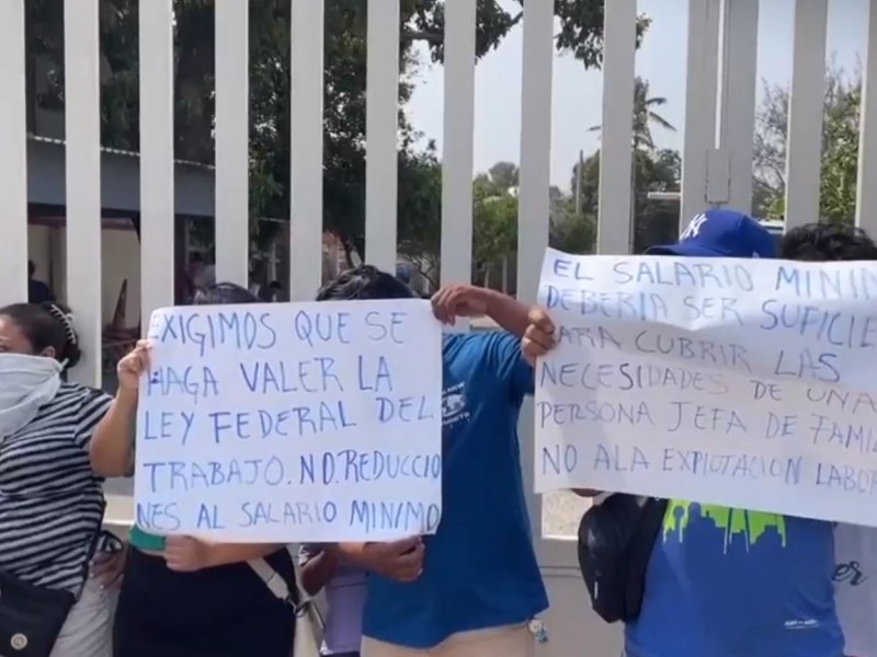 Toman instalaciones de CFE en Juchitán; exigen aumento salarial