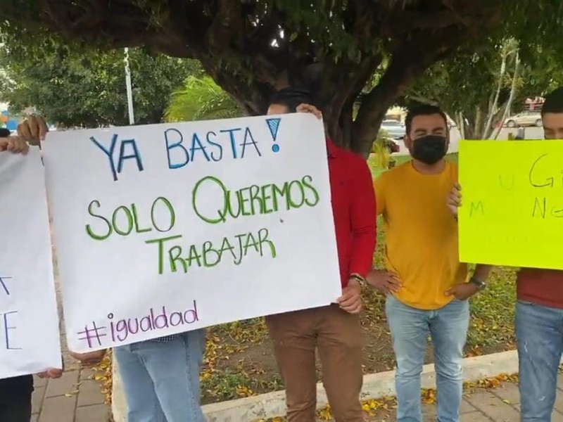 Toman instalaciones de Comité COVID-19 manifestantes de bares y antros