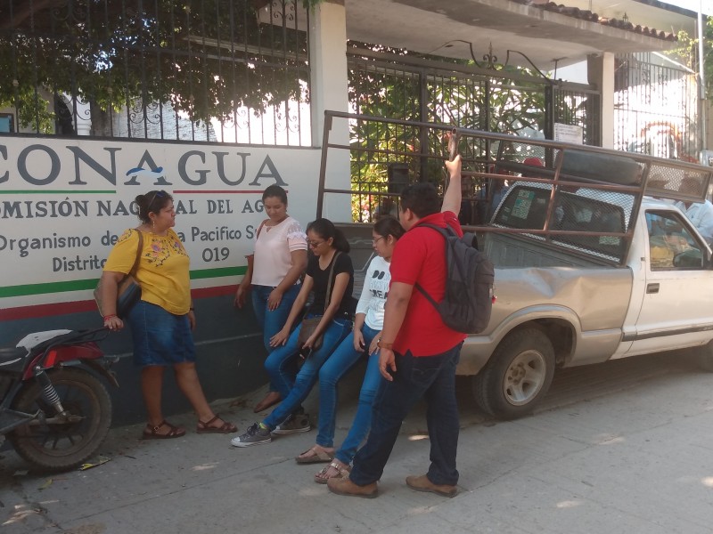 Toman instalaciones de CONAGUA en Tehuantepec