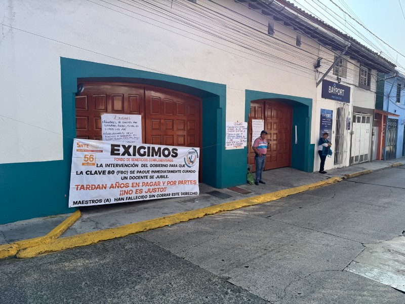 Toman instalaciones del SSTEEV; exigen pago del Fondo Clave 80