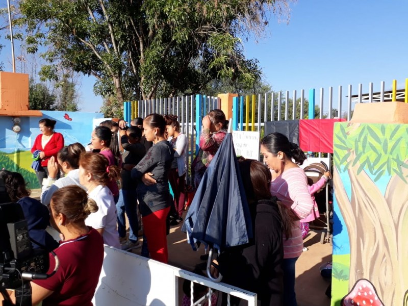 Toman jardín de niños ante falta de maestros