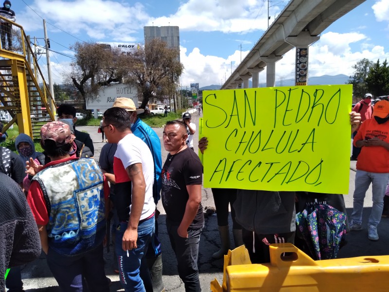 Toman la México-Toluca pobladores de San pedro Cholula