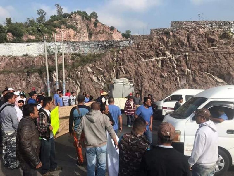 Toman manifestantes por segundo día consecutivo, caseta del Arco Norte