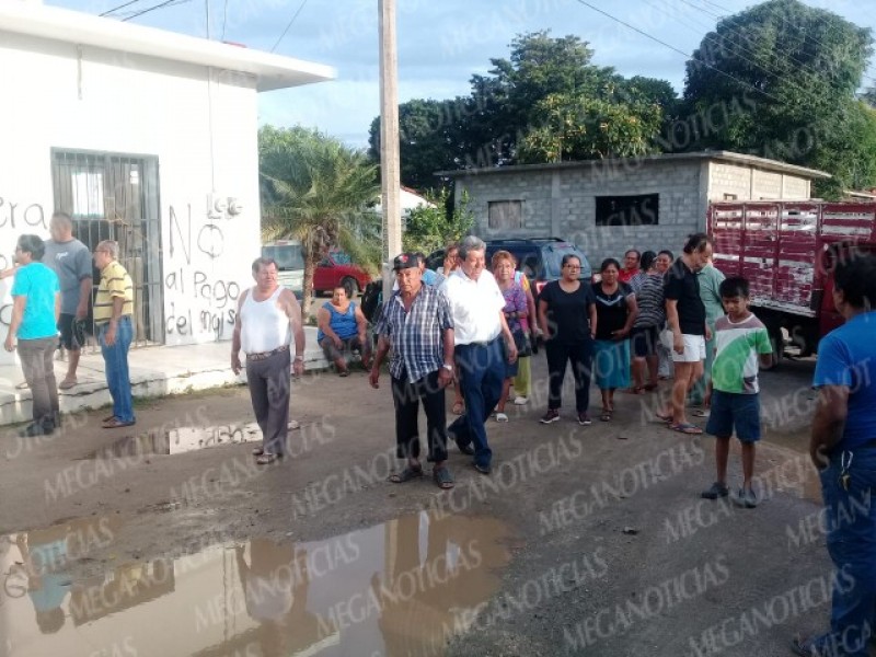 Toman oficinas de CFE en Unión Hidalgo