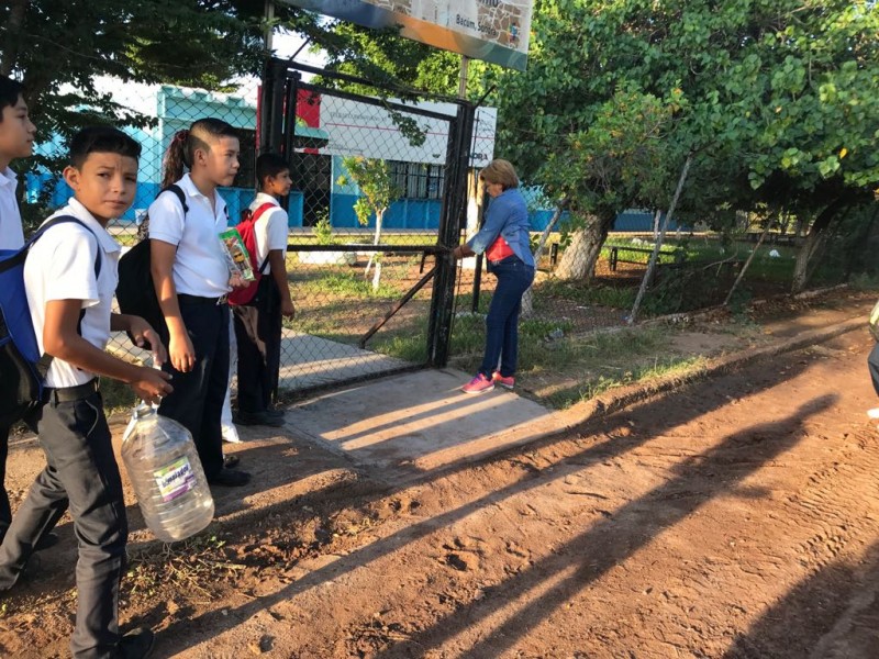 Toman padres de familia Telesecundaria en Campo 77