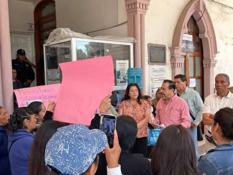 Toman palacio en Altotonga por falta de obras inconclusas