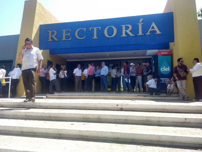 Toman parcialmente rectoría ante falta de acuerdos